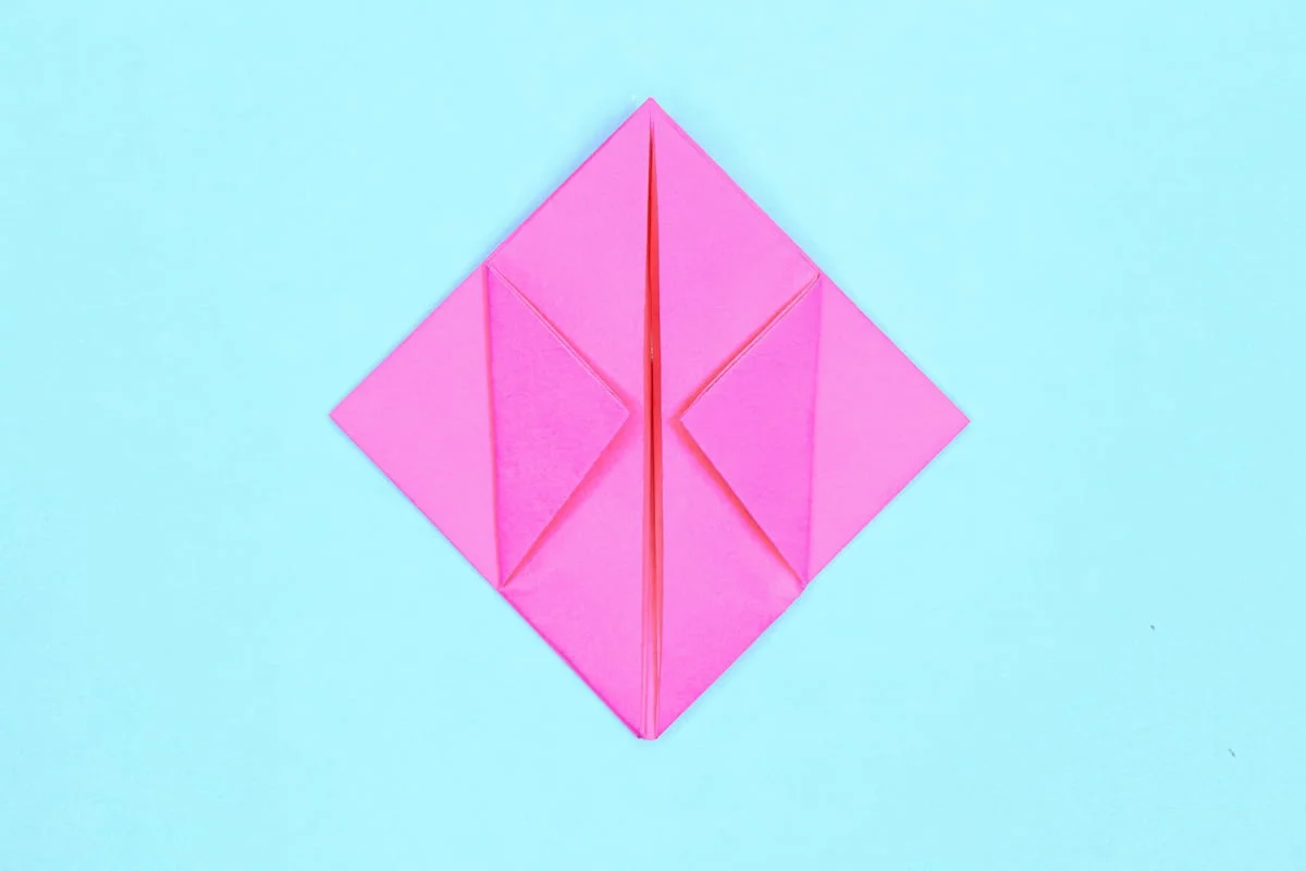 Balloon origami step 19