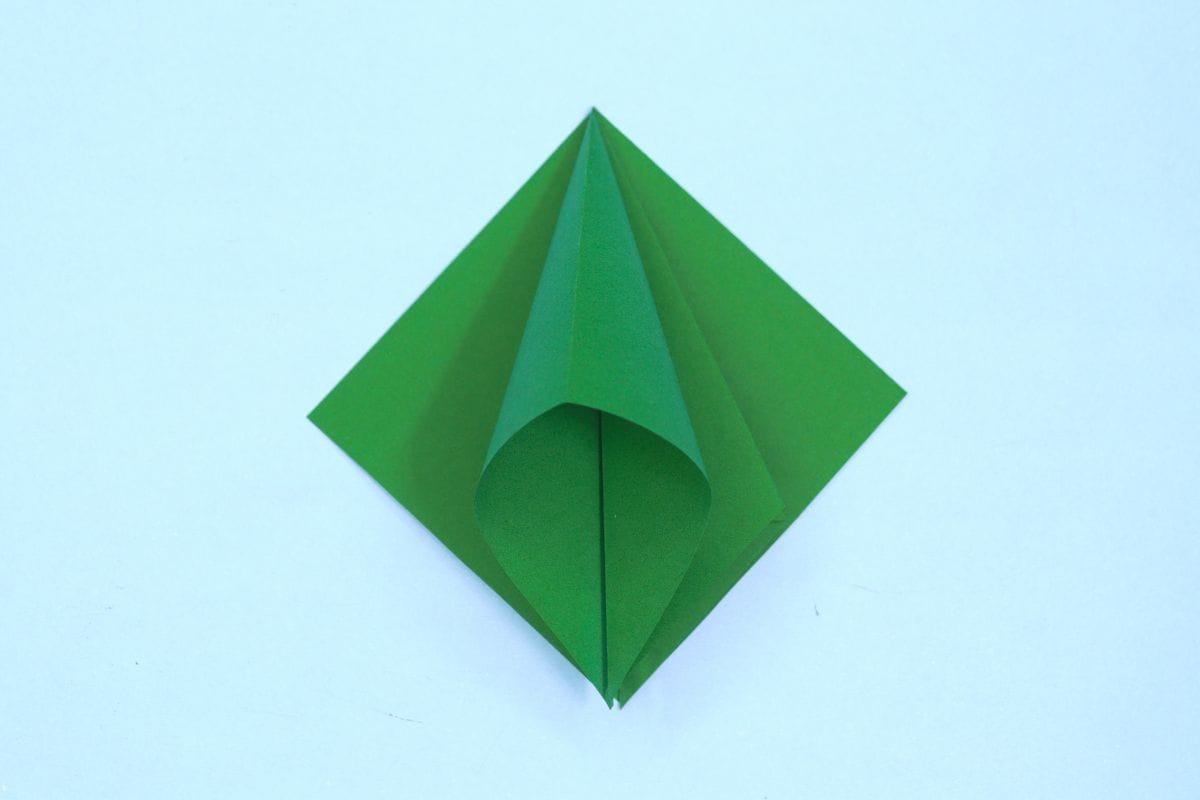 Christmas tree step 16